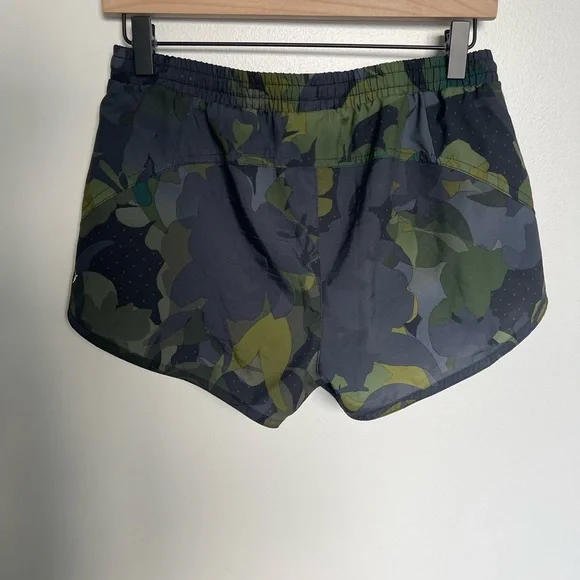 Old Navy Go Dry Mid-Rise Dolphin Hem Run Shorts For Women Dot Camo - Picture 7 of 8